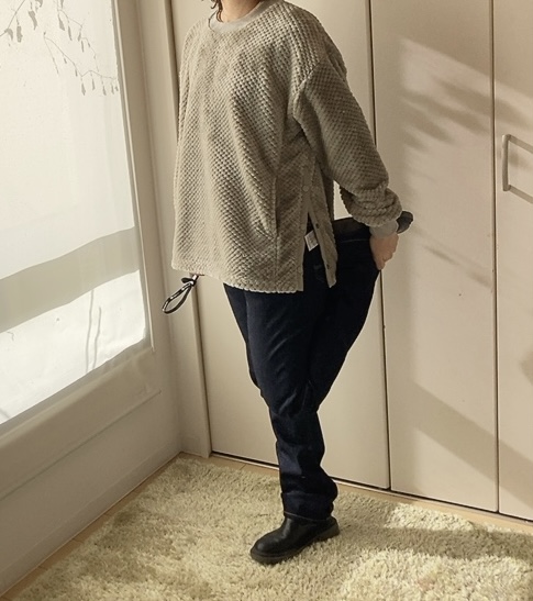 【ワークマン グリーンテックウォーミーデニムパンツ】足を曲げても突っ張る感じがない