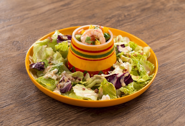 セビーチェ、レタスサラダ添え