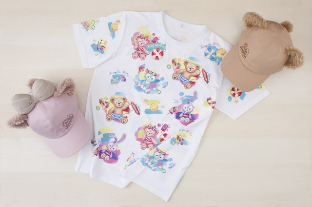 Tシャツ(サイズ:S、M、L、LL) 各3,200円、キャップ 各3,500円｜東京ディズニーシー「ダッフィーのサニーファン」2019