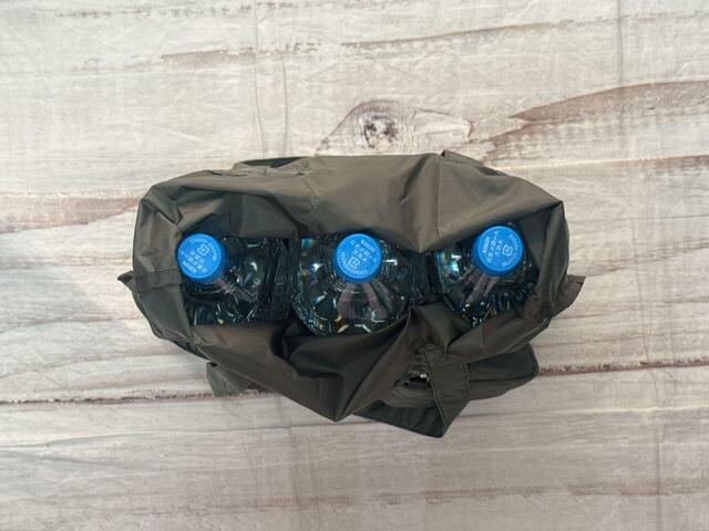 2Lのペットボトルが3本入る大容量