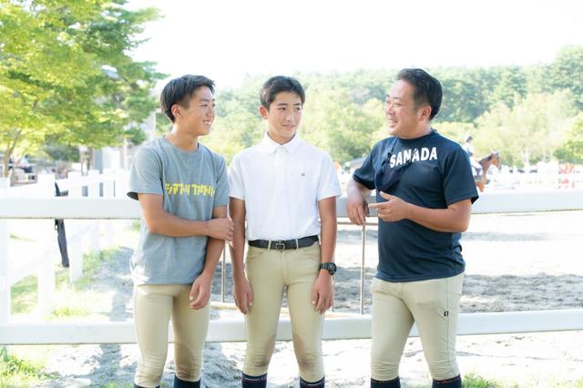 写真左より、眞田翔くん（17歳／眞田ライディングクラブ所属）・蒼くん(14歳／眞田ライディングクラブ所属)＆お父様