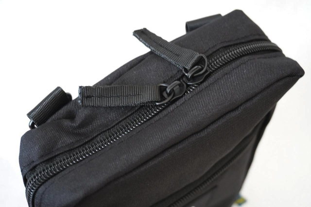 ダブルジッパーで使いやすい