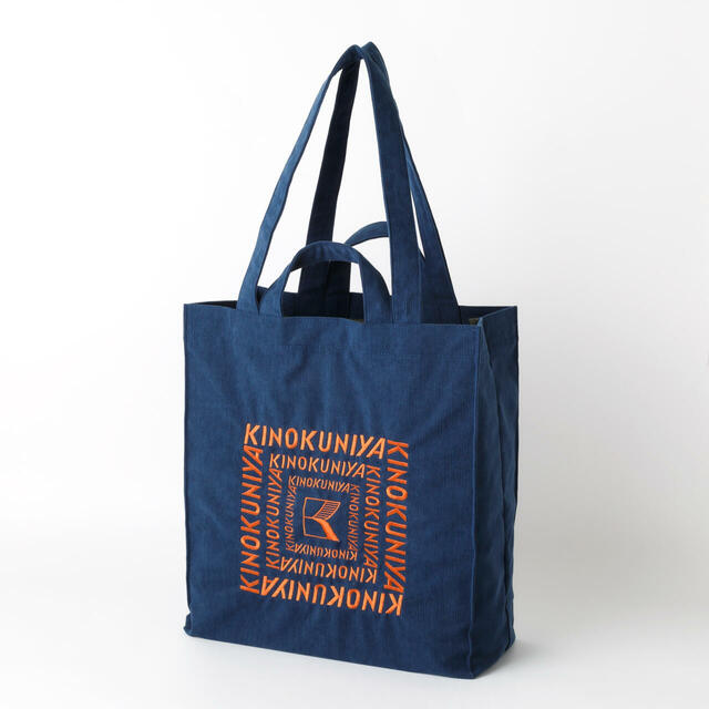 【紀ノ国屋　コーデュロイトート】持ち手が長短2種類付いているので、肩にかけたり手持ちにしたり、シーンに合わせて使い分けられます♪