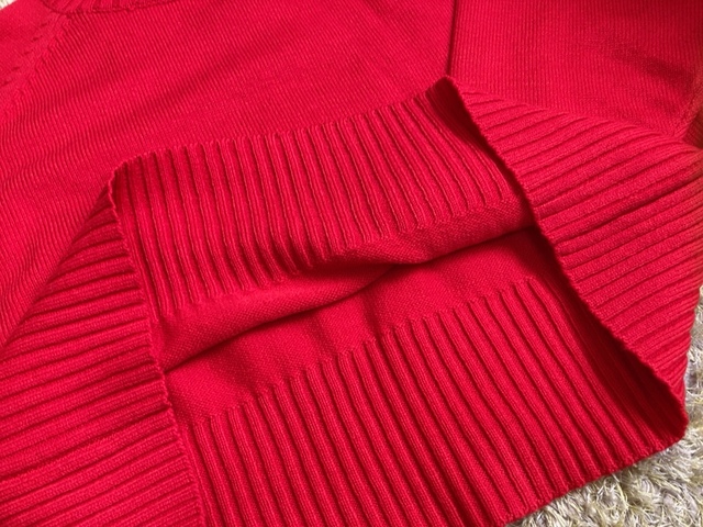 【ロペピクニック ハイネックラグランニットプルオーバー】厚すぎない素材で首元が苦しくないため、ハイネックが苦手な方にもおすすめ!