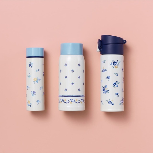 【アフタヌーンティー・リビング】ペンシルボトル(140ml) ¥1,980、スクリューボトル(350ml) ¥3,300、ワンタッチスリムボトル(300ml) ¥4,180