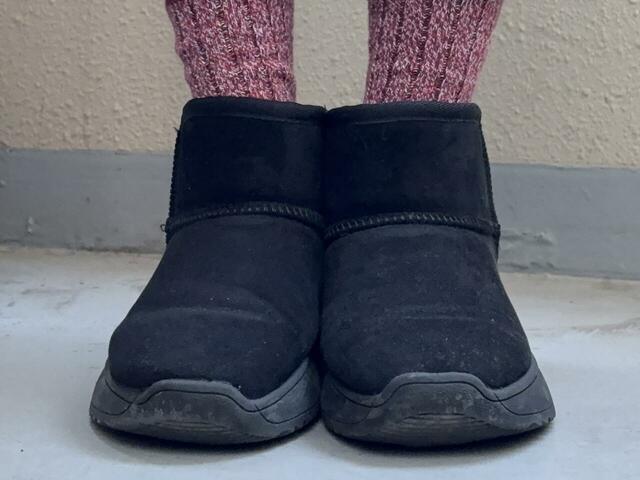 【studioCLIP 滑りにくい撥水ムートンブーツ】普段の靴と比べるとわずかに小さく感じましたが、内部のファーのおかげでキツくはありません