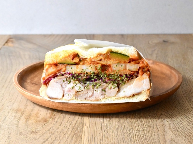 秋野菜のラタトゥイユグリルチキンサンド／サンドイッチのお店 Merci