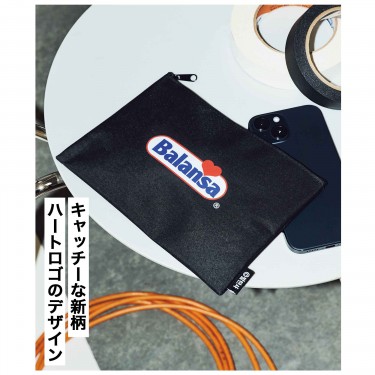 【smart 2024年4月号付録】小物の整理に便利なポーチは、キャッチーな新柄ハートロゴのデザイン