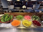 【ザ キッチン サルヴァトーレ クオモ銀座】サラダバーには旬の野菜が山ほどつんであります