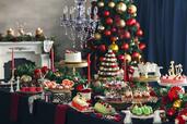「アリスのクリスマス晩餐会」＜期間：2025年11月8日～12月28日＞【不思議の国のアリスの世界観で楽しむスイーツビュッフェ♪ヒルトン福岡シーホークで『アリスのクリスマス晩餐会』開催】