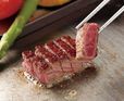 「鉄板焼」の名店特集／鉄板焼 摩天楼（押上）　黒毛和牛のサーロインステーキ おまかせコース 9800円（税別）の一品