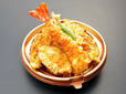 【角上魚類の惣菜売上ランキング 1位】「海鮮天丼　1パック」700円（税込）