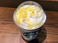 レモンアイシングソースとレモンフレーバーのパールシュガーがトッピング【スターバックス】瀬戸内 レモンケーキ フラペチーノ®