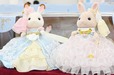【シルバニアファミリー展40th】「シルバニアファミリー展40th限定 ラグジュアリードレスペアセット -ショコラウサギ&みるくウサギ-」/展示会の目玉商品!かわいい~~!