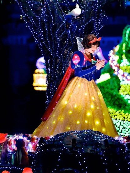 TDL】新「エレクトリカルパレード」リニューアル後初のクリスマス限定