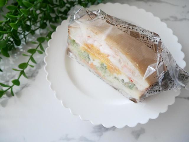 具たっぷり！野菜たっぷり！／海老・Wたまご＆ブロッコリーのオーロラソースサンド　475円税込