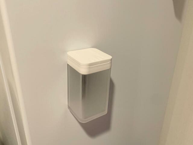 【tower マグネット小麦粉＆スパイスボトル】マグネットで取り付け可能