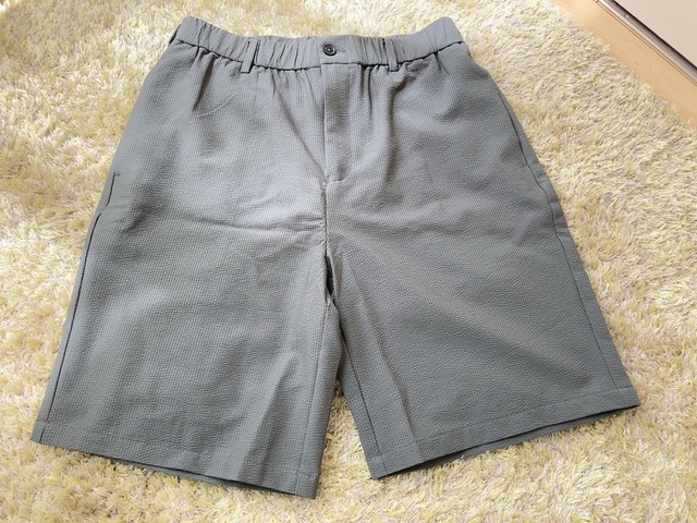 【ワークマン シアサッカーストレッチショートパンツ】ブルーのMサイズ。グレーとブルーの中間のような色味です