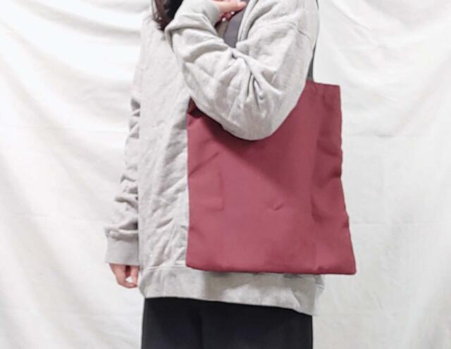 バッグは裏表でカラーが異なります