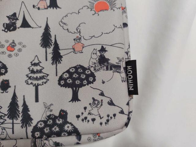 右端には、ロゴタグあり