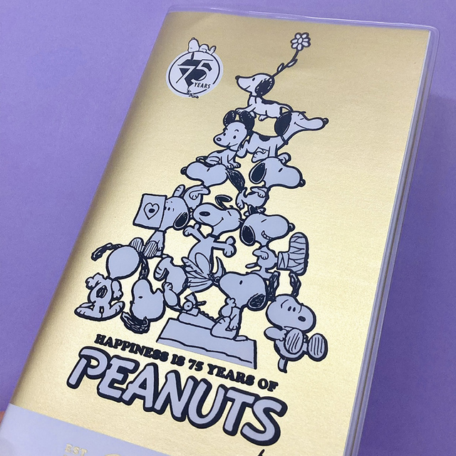 【PEANUTS 2026カレンダー&ダイアリー】スリムダイアリー(75周年記念デザイン):968円(税込)