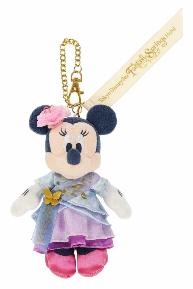 ぬいぐるみバッジ 3,000円｜「東京ディズニーシー・ファンタジースプリングスホテル」をテーマにしたグッズ｜販売店舗：東京ディズニーシー「エンポーリオ」｜発売日：2024年5月28日（火）