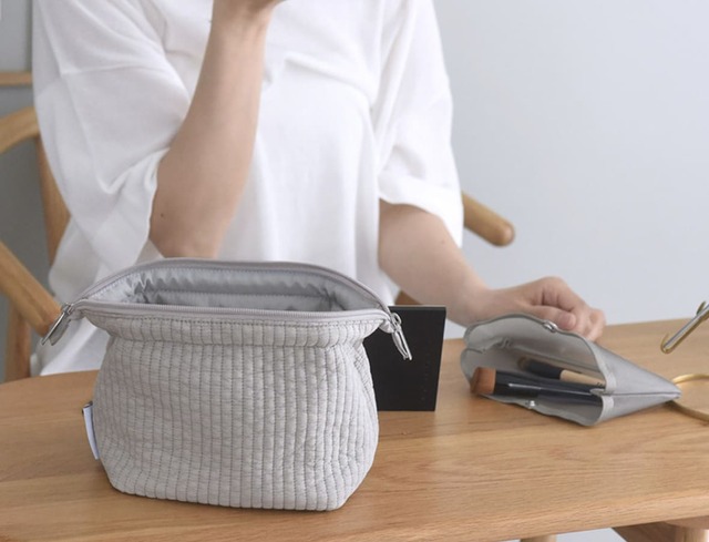 【ボンマモン「整理ができる ヌビ風 ワイヤーポーチ」】8つのポケットでメイク道具がすっきり整う「整理ができる ヌビ風 ワイヤーポーチ」