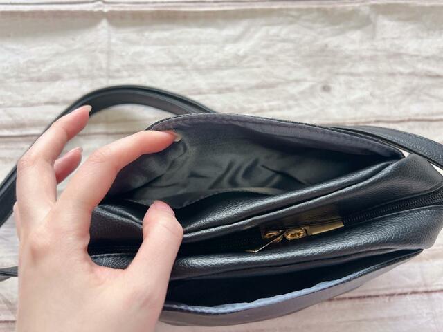 便利な3層構造。オープンポケットがフロント側に1つついています