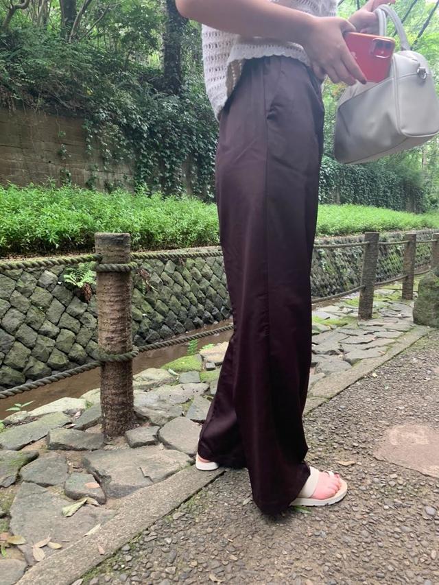 【GU （ジーユー）サテンストレートパンツZ+E】動きやすさ抜群！1日中履いても快適