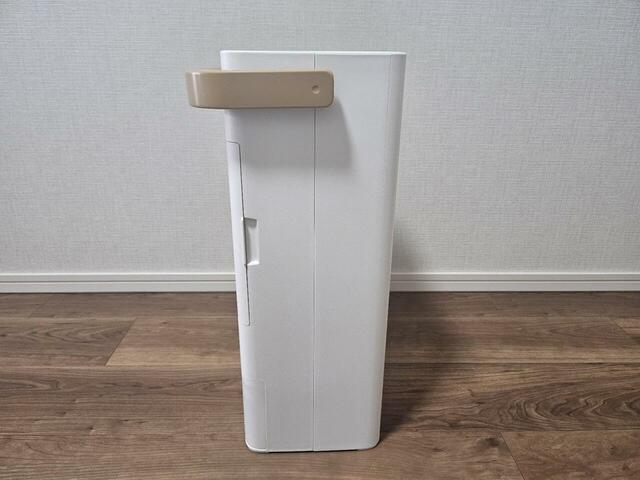 【アイリスオーヤマ　衣類乾燥除湿機】奥行きが狭く、部屋のどこに置いても圧迫感がありません