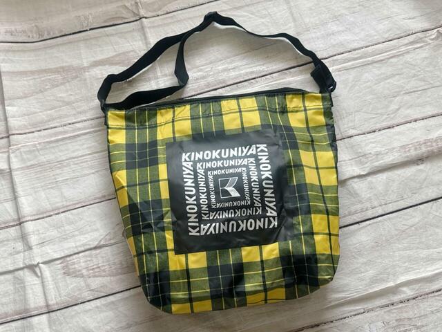 2Lのペットボトルを3本収納してみました