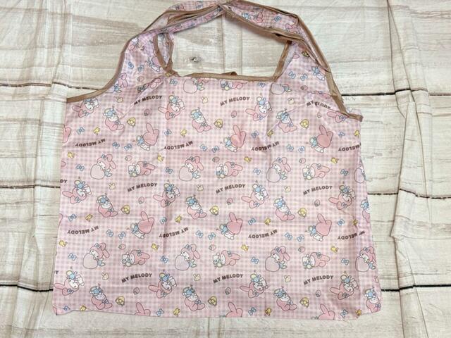 サイズ：（約）縦41×横53cm。背面も総柄仕様