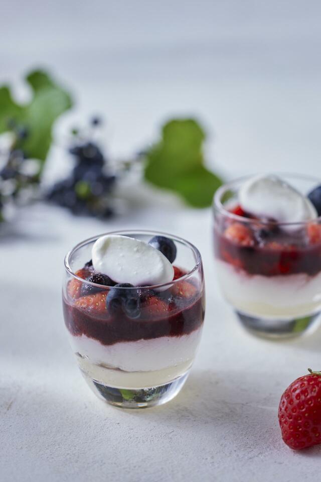 苺とアサイーのヨーグルトフルール