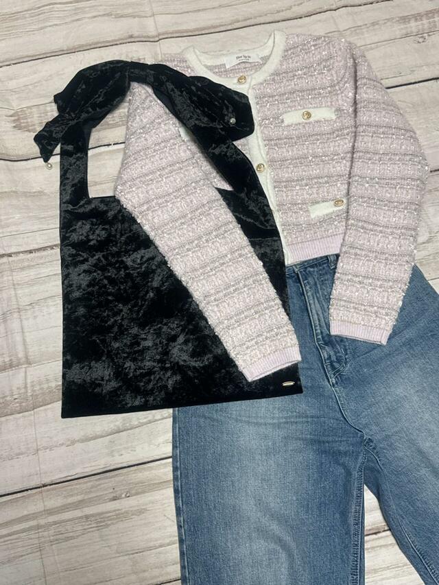 エミリーを意識したコーデ。ピンクのツイードカーディガンをデニムでカジュアルダウン♪