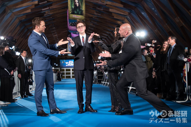 カメラの前でもはしゃぎまくり!