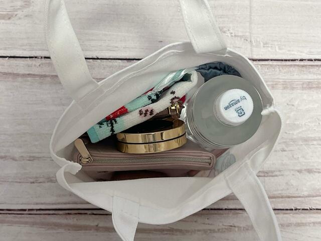 ちょっとしたお出かけの時の持ち物をイン！