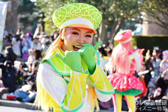 東京ディズニーランド「イッツ・ア・スウィーツフルタイム!」の模様:「ディズニー・パルパルーザ」第3弾「ヴァネロペのスウィーツ・ポップ・ワールド」