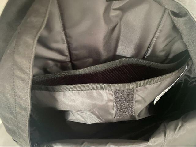 【無印良品　肩の負担を軽くする 撥水 リュックサック】PCポケットは厚さがあって安心