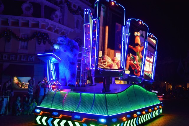 ディズニー・ペイント・ザ・ナイト・パレード｜香港ディズニーランド・リゾート