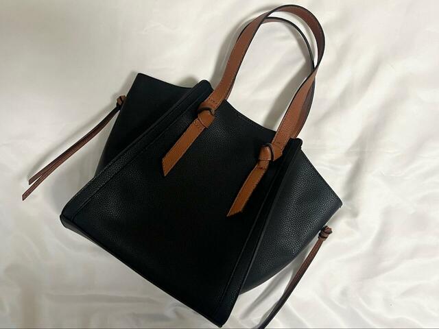 【GLOBAL WORK スペ軽変形3WAY BAG】側面を外側に広げるとおしゃれな形に。好みや荷物の量によって使い分けられます！