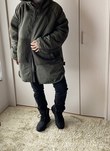 【ワークマン ブレイブセーフティハイカットシューズ】オーバーサイズのカーキのコートと合わせて