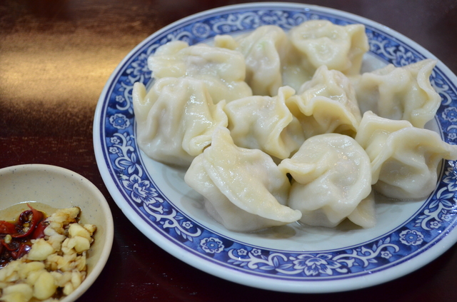 10個で50元とお得な『豪季水餃専売店』の豚肉水餃子。これだけ食べればランチにちょうどいい