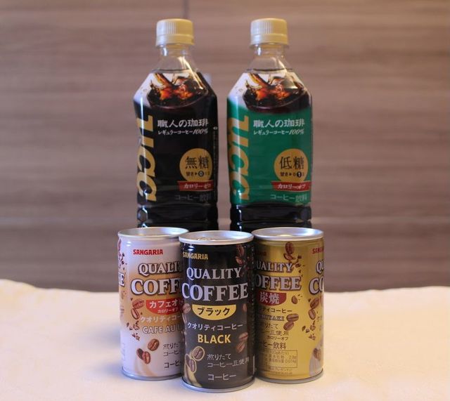 1本28円の缶コーヒーと、１本78円のペットボトル。