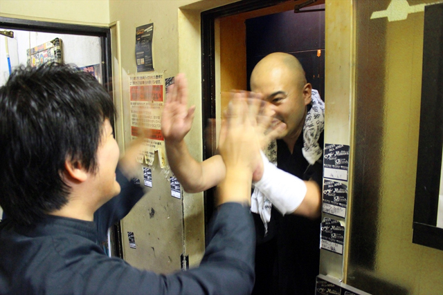 超カオスな対バン「坊主バンドvs.牧師ROCKS」の模様