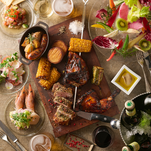 「キハチシェフズBBQ」＜価格：6,500円（税込）／フリードリンク90分付き：8,500円（税込）＞【旬の桃に溺れそう！キハチのスペシャルな“桃”のアフタヌーンティーで贅沢なひととき】