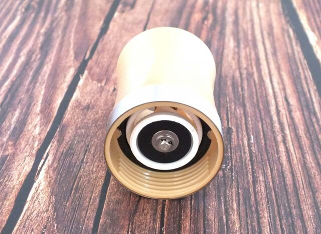 ホッパーの研磨コアと内部U型カードスプリング【MonoMater（モノマスター）9月号増刊】「スヌーピーデザインのコーヒーミル」