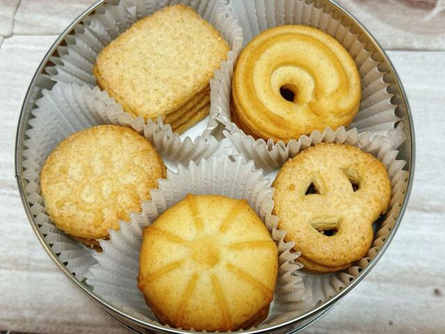 【カルディ ヤコブセン　ハロウィンバタークッキーティン】150gのバタークッキーが入っていてコスパ抜群！粗めのお砂糖がかかったものも♪