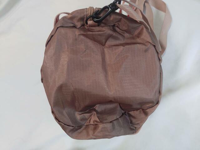 両サイドはコロンと丸い形をしている