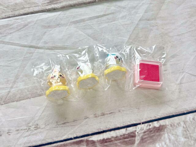 スタンプが3つとインクパッドのセットです