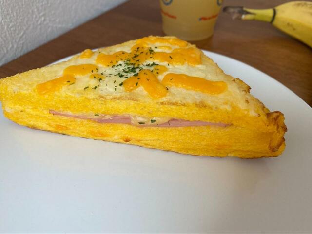 【VIE DE FRANCE モーニングセット】たっぷりのチーズがかかっているので温めるととろ〜り